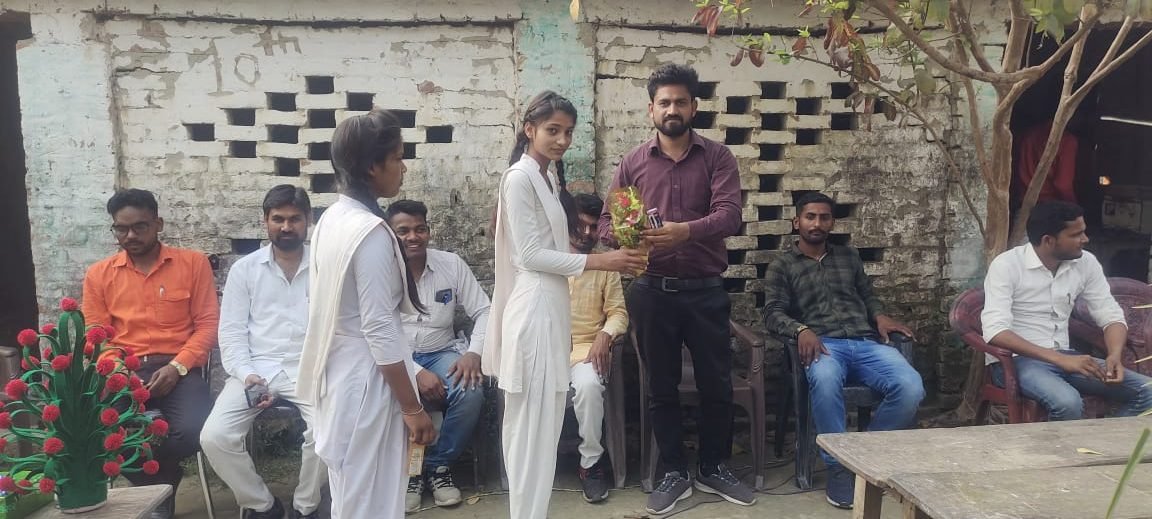 Volunteers of the sansthan